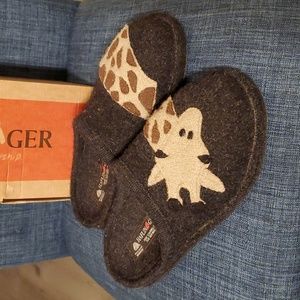Haflinger women's Giraffe croc slippers